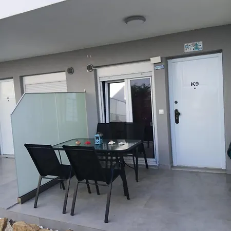 K9 Sea View With Pool & Parking, Apartmán *