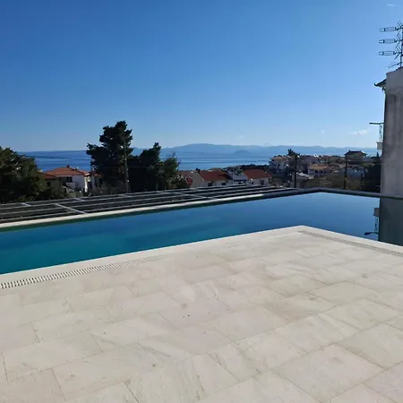 K9 Sea View With Pool & Parking, Apartmán *