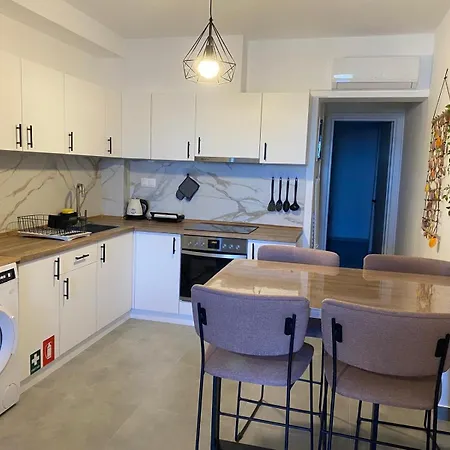 K9 Sea View With Pool & Parking,