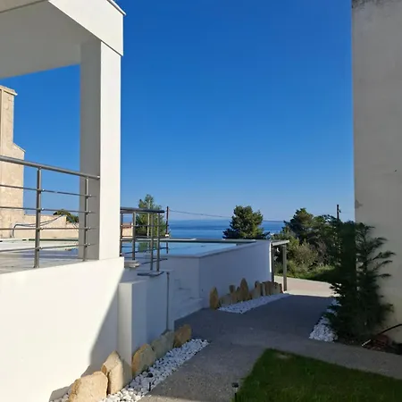 K9 Sea View With Pool & Parking, Apartmán *